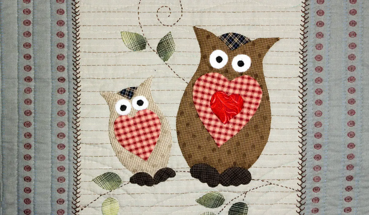 Difference Between Applique and Patchwork? (Key Differences!) Measure by the Yard