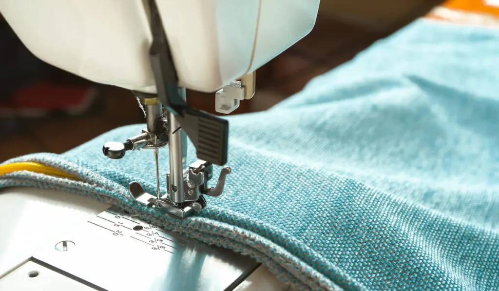 Modern sewing machine with special pressure foot