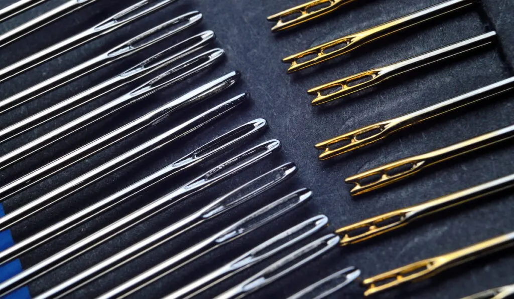 Set of sewing needles 
