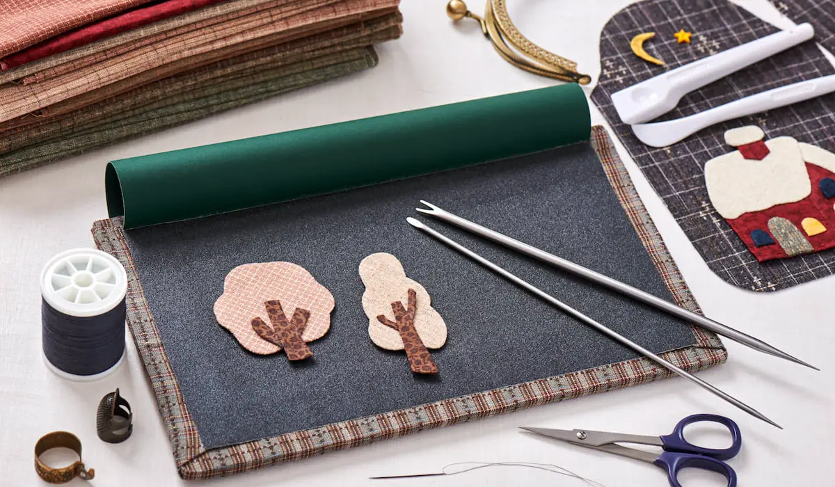 Difference Between Applique and Patchwork? (Key Differences!) Measure by the Yard