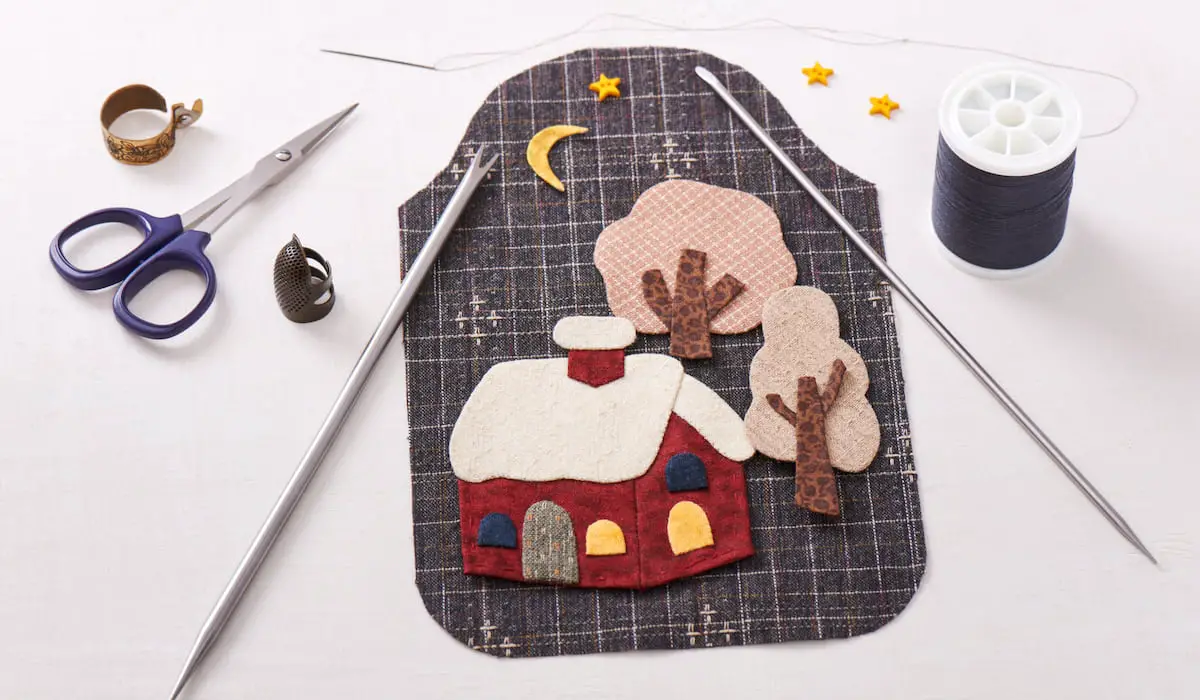 Difference Between Applique and Patchwork? (Key Differences!) Measure by the Yard