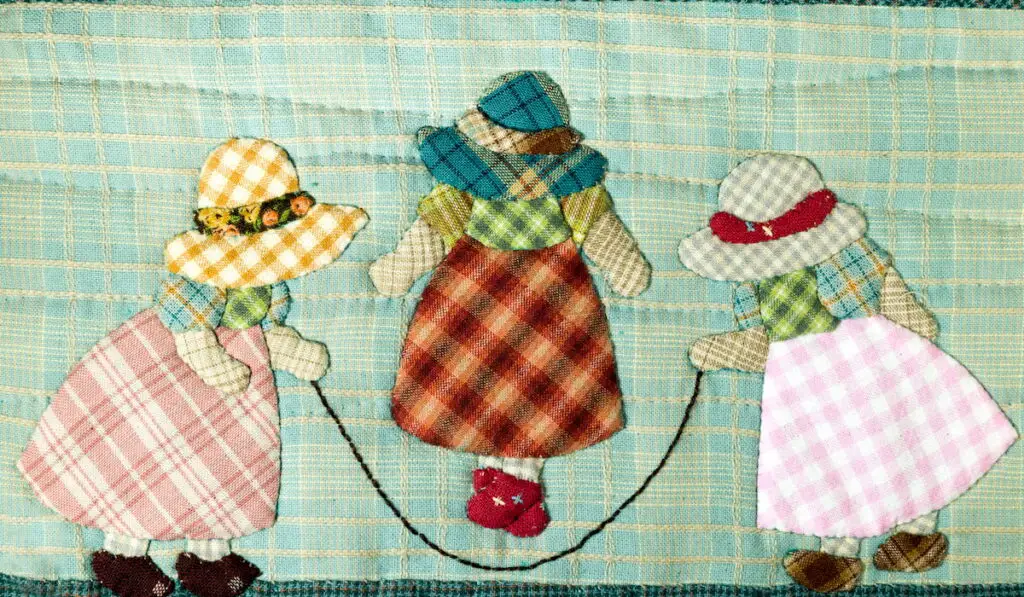 applique of girls skipping rope